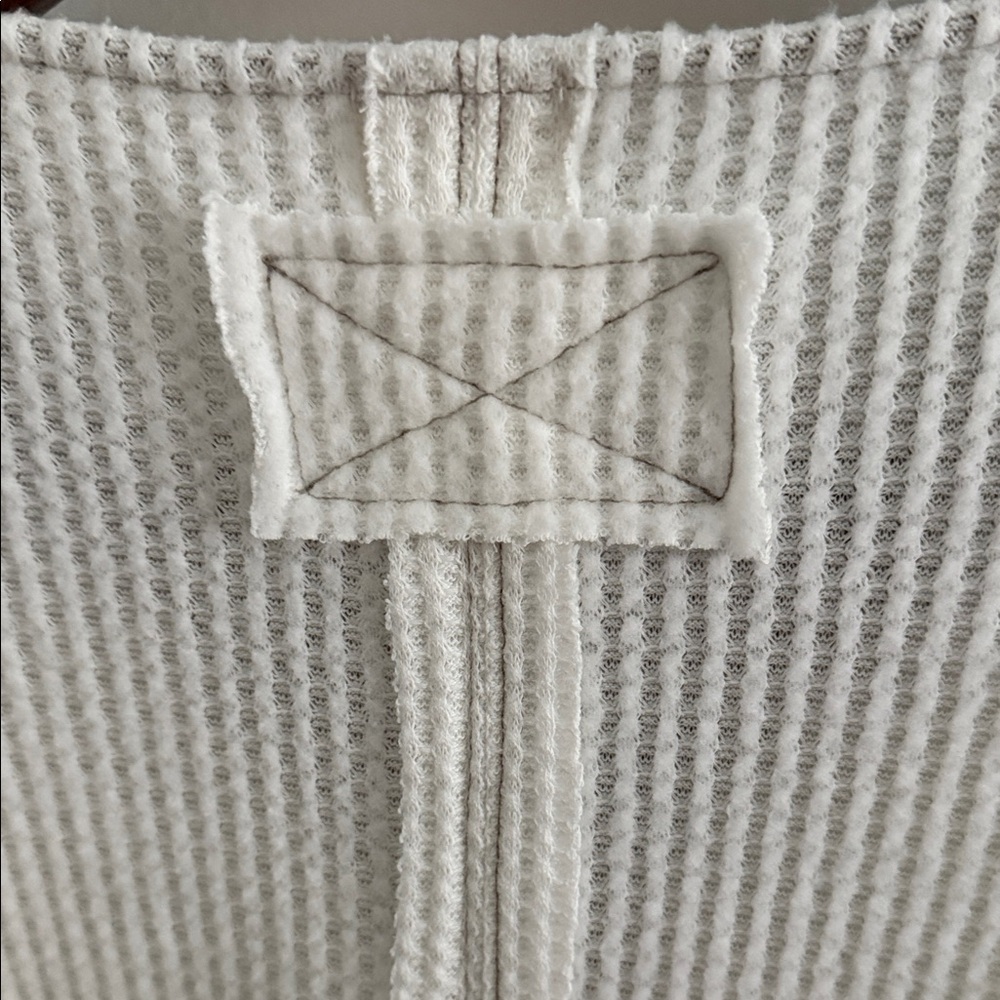BKE Women’s Large Soft Ribbed Long Sleeve Shirt • Excellent Condition - Picture 5 of 10